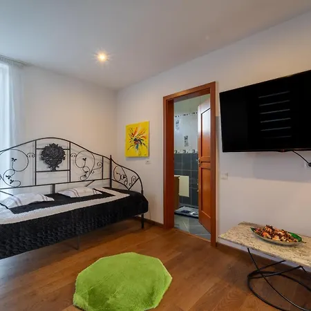 5* House With View. 4 Parking Places
